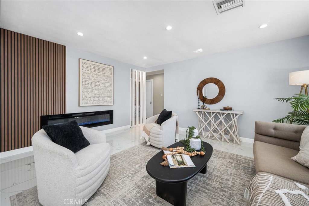 223 West Simmons Avenue