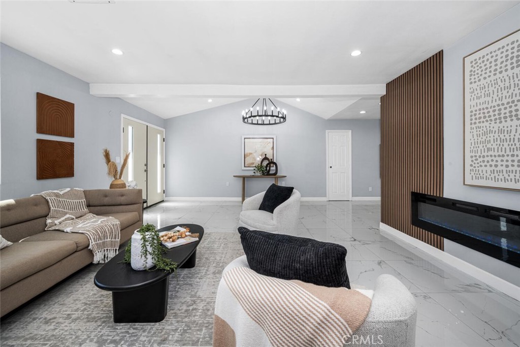 223 West Simmons Avenue