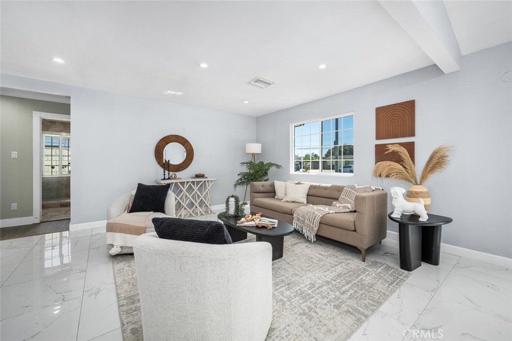 223 West Simmons Avenue