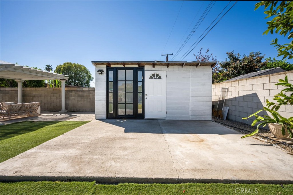 223 West Simmons Avenue