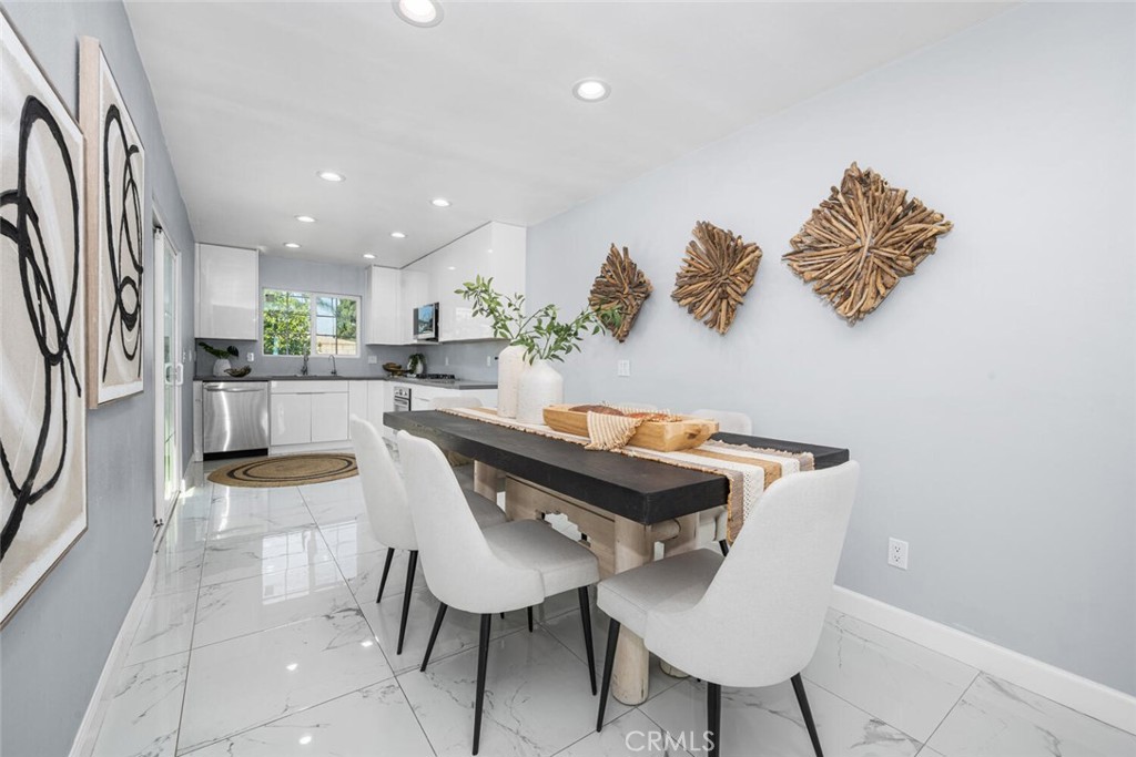 223 West Simmons Avenue