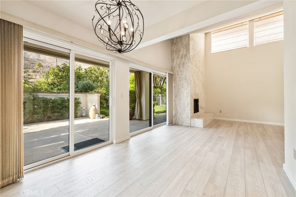 255 E Avenida Granada 211