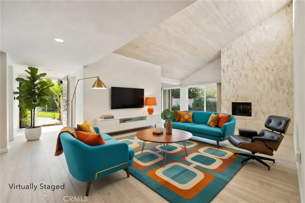 255 E Avenida Granada 211