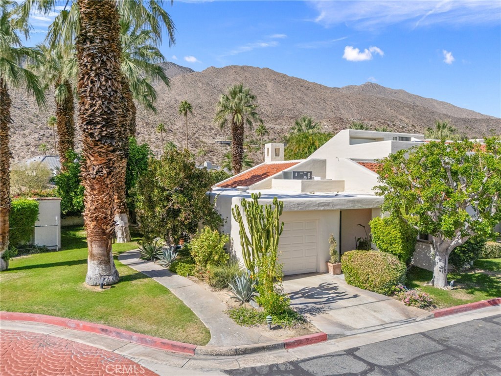 255 E Avenida Granada 211