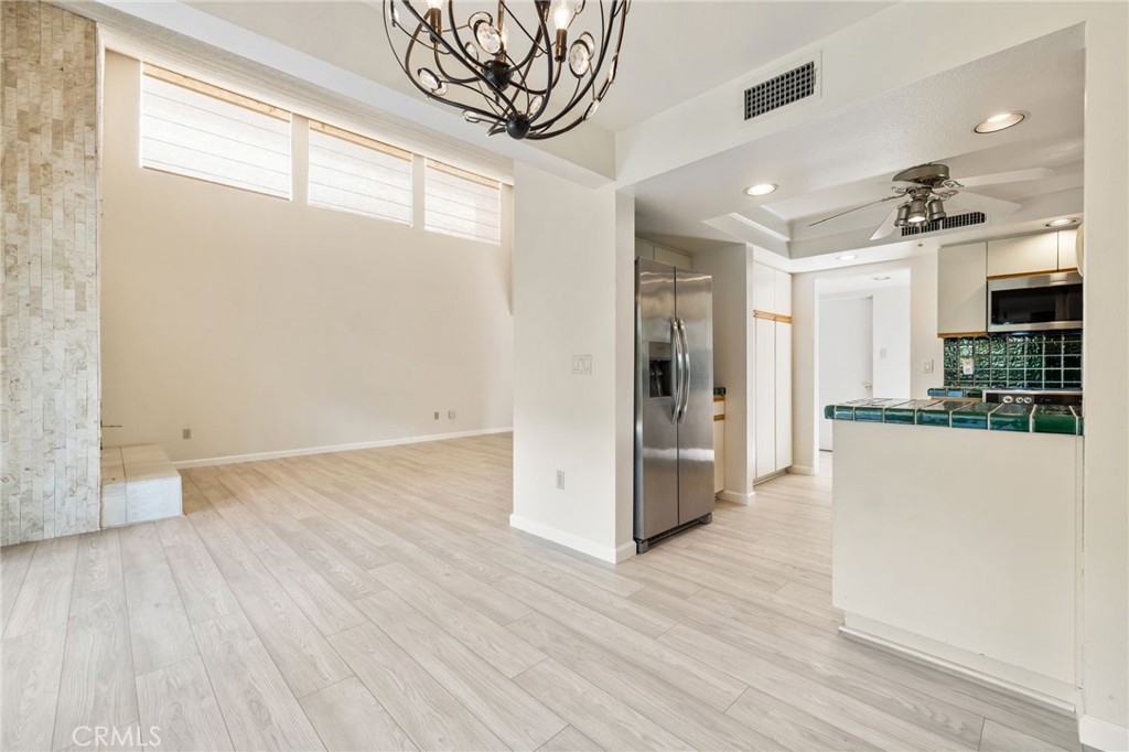 255 E Avenida Granada 211