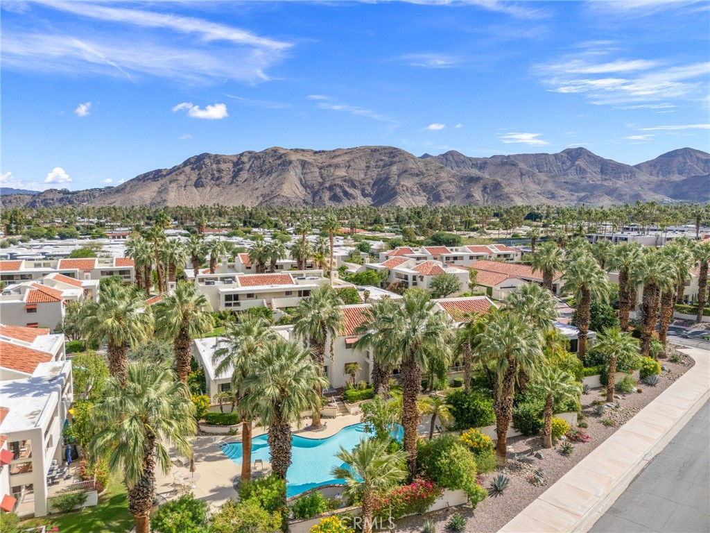 255 E Avenida Granada 211