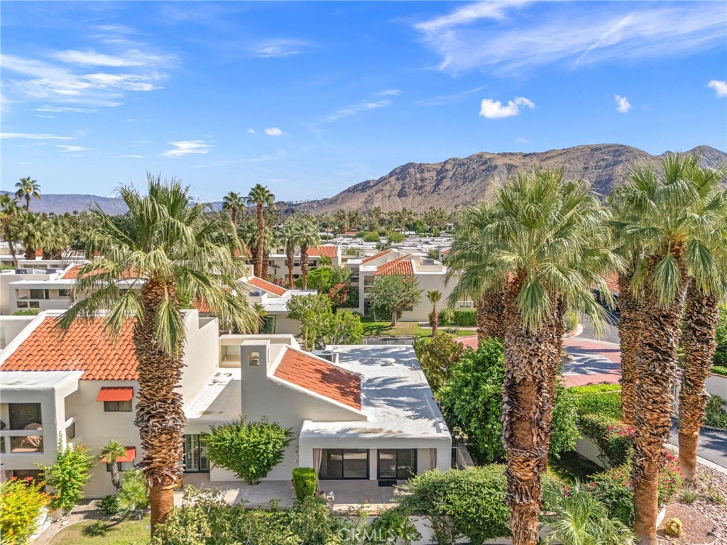 255 E Avenida Granada 211