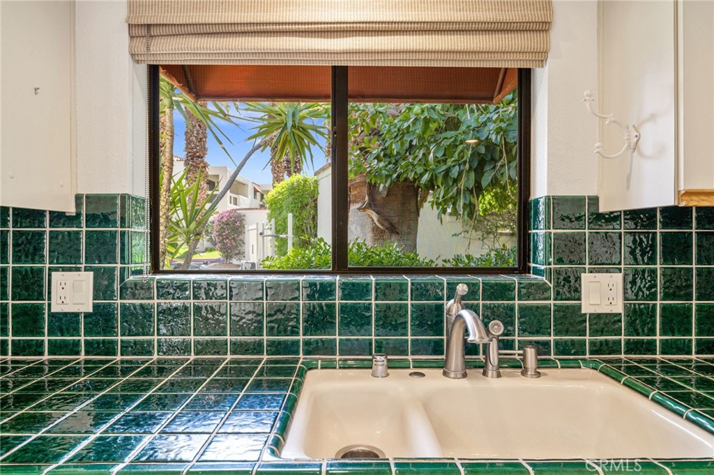 255 E Avenida Granada 211