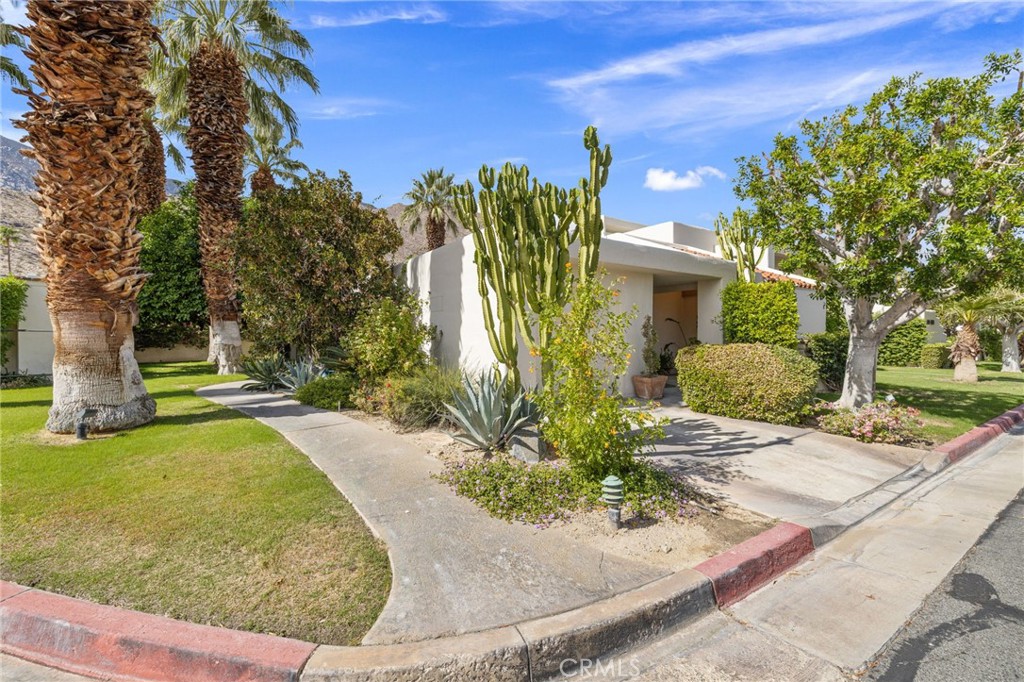 255 E Avenida Granada 211