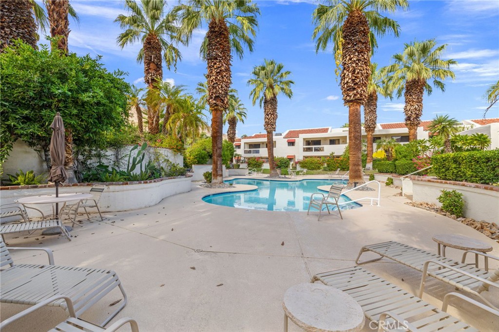 255 E Avenida Granada 211