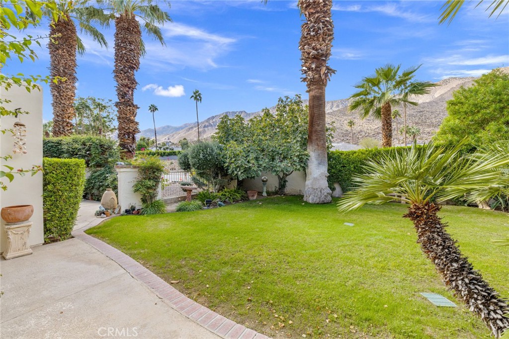 255 E Avenida Granada 211