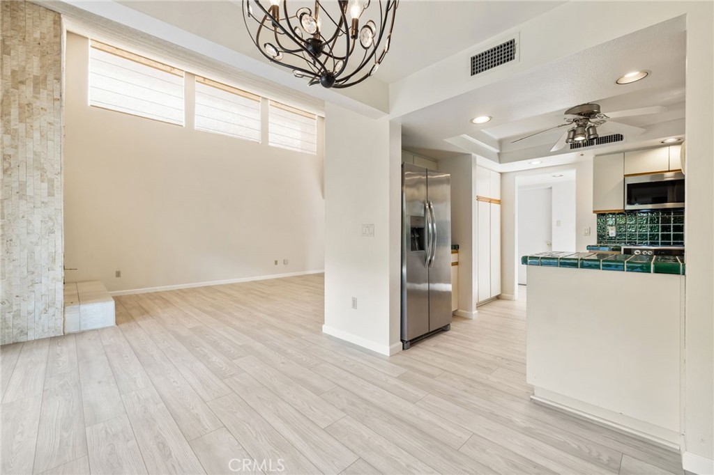 255 E Avenida Granada 211