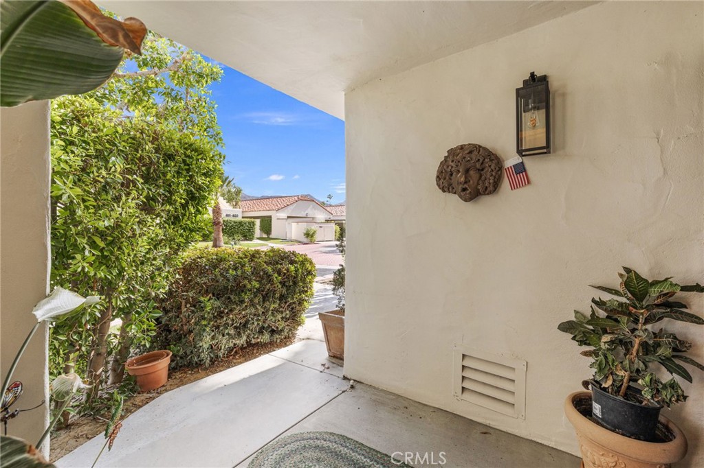 255 E Avenida Granada 211