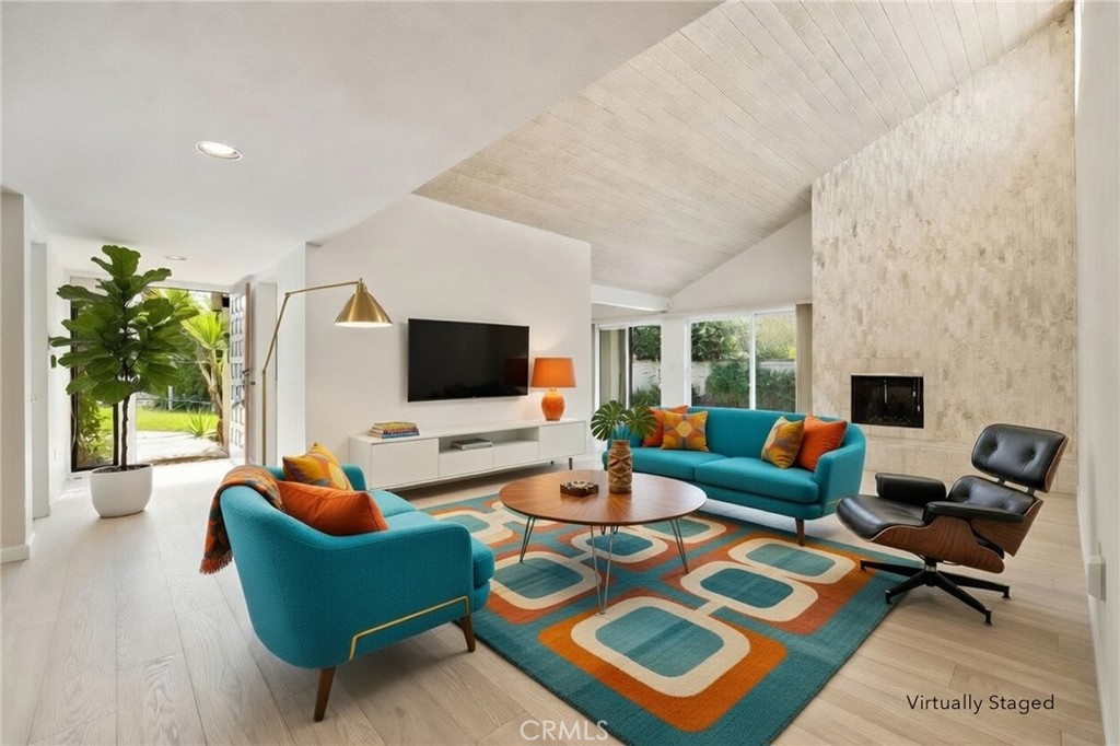 255 E Avenida Granada 211