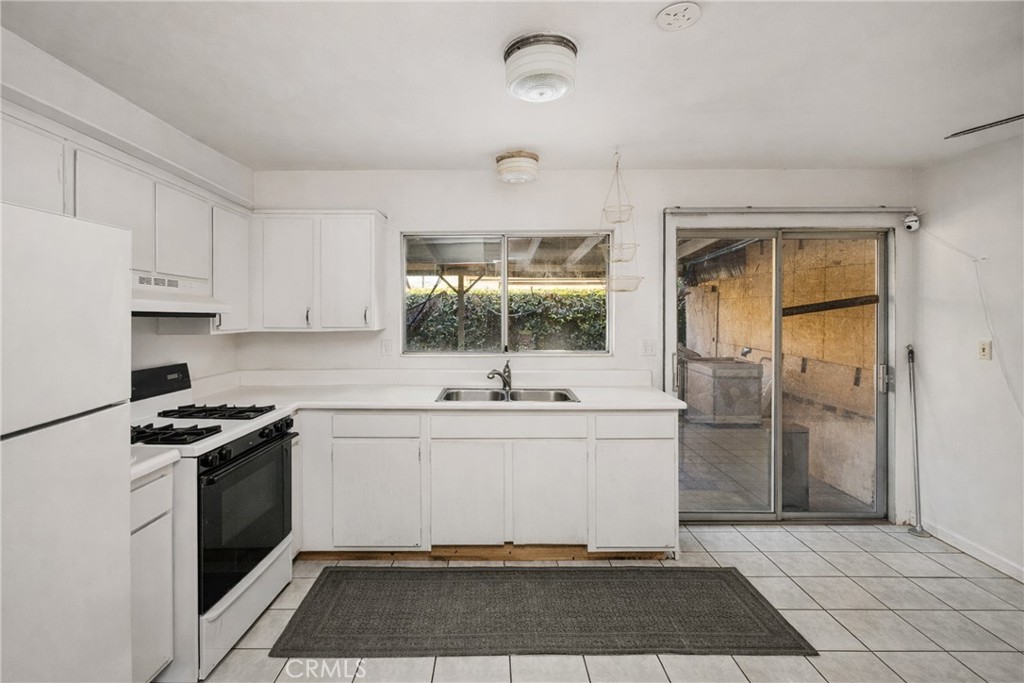2171 Pomona