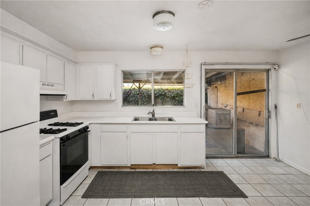 2171 Pomona