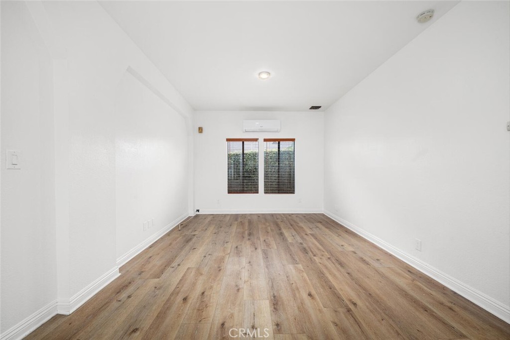 12101 Freeman