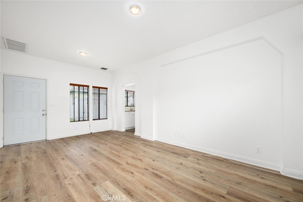 12101 Freeman