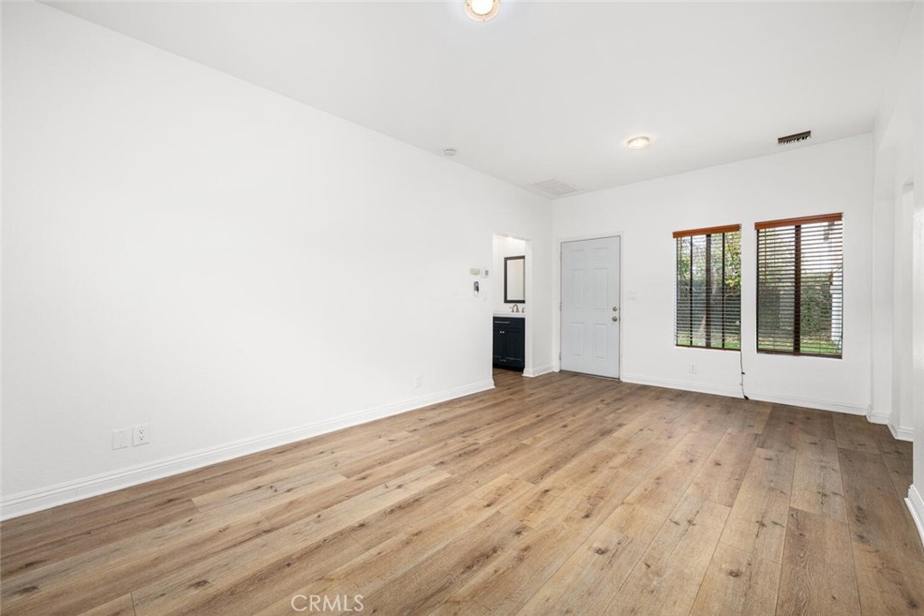 12101 Freeman