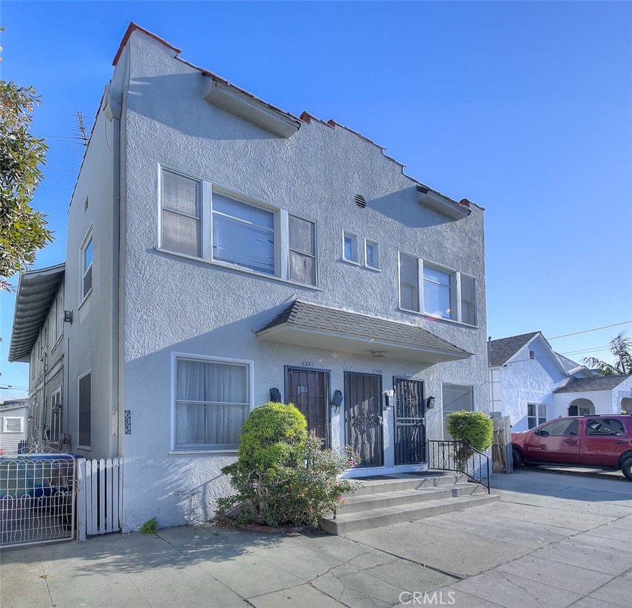 629 W 8th W