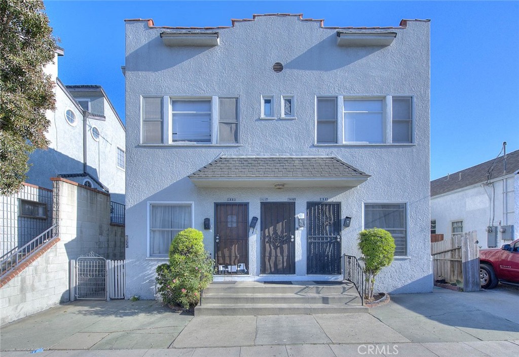 629 W 8th W
