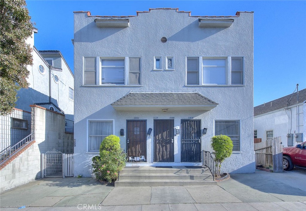 629 W 8th W