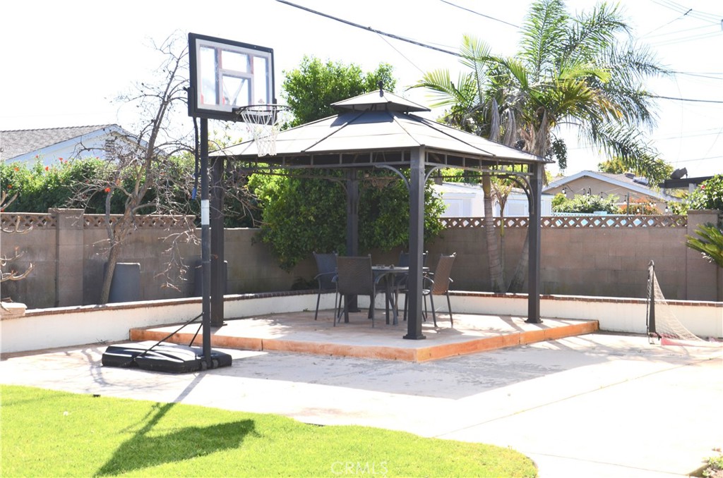 6522 San Haroldo Way