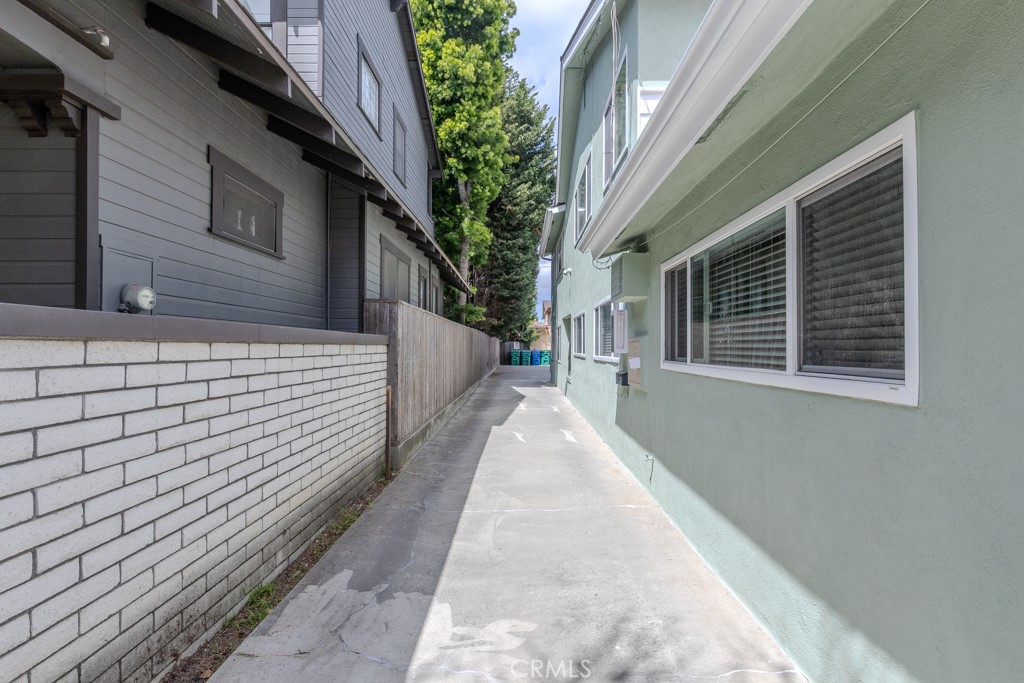 241 Lindero Avenue