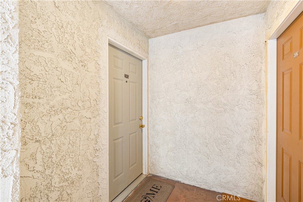 106 N Western 205