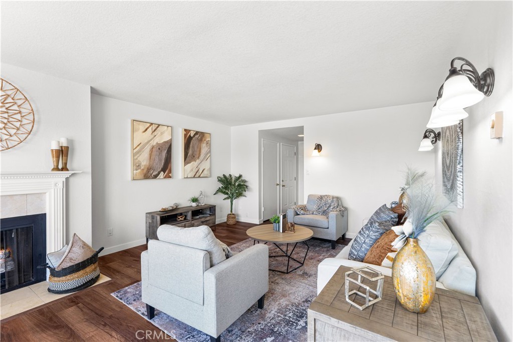 106 N Western 205