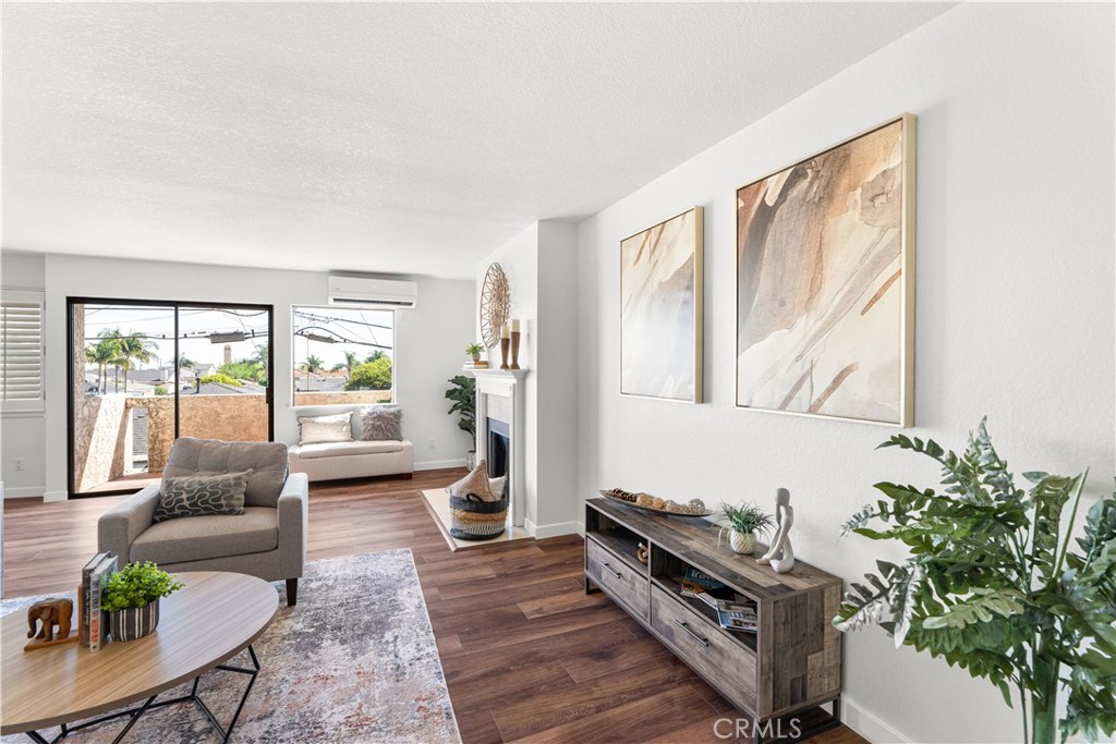 106 N Western 205