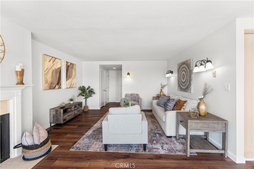 106 N Western 205