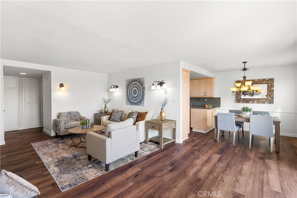 106 N Western 205