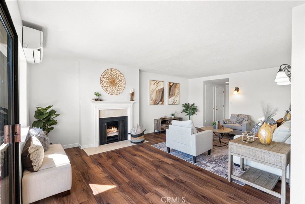 106 N Western 205