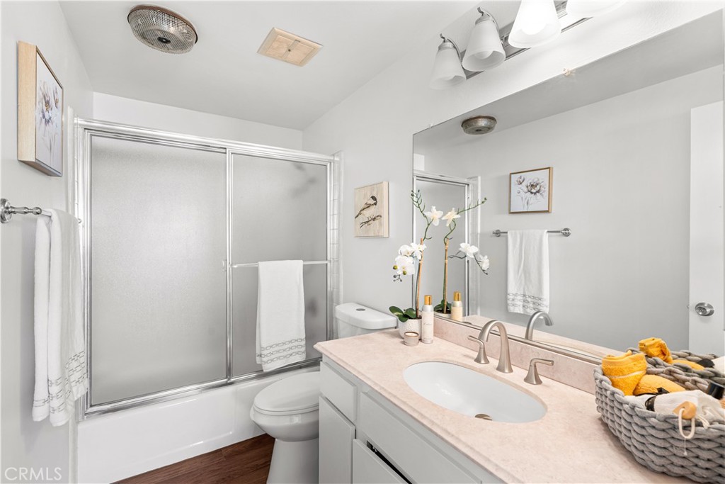 106 N Western 205