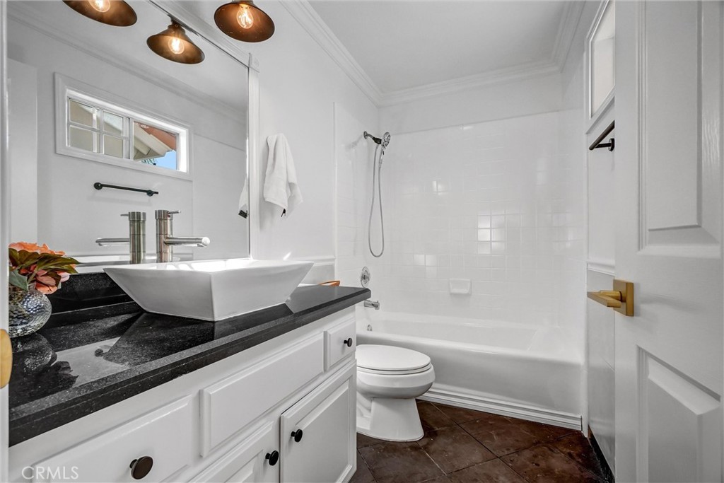 3545 Locust Avenue