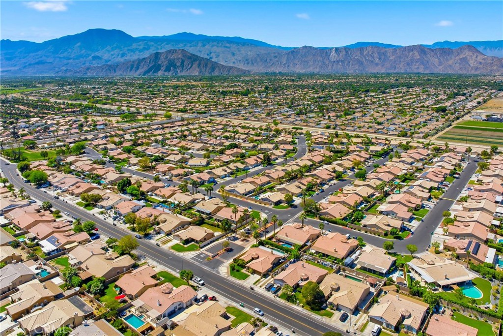 81411 Avenida Alamitos