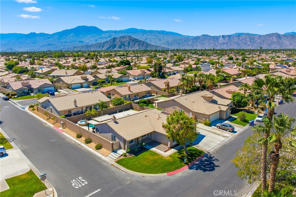 81411 Avenida Alamitos