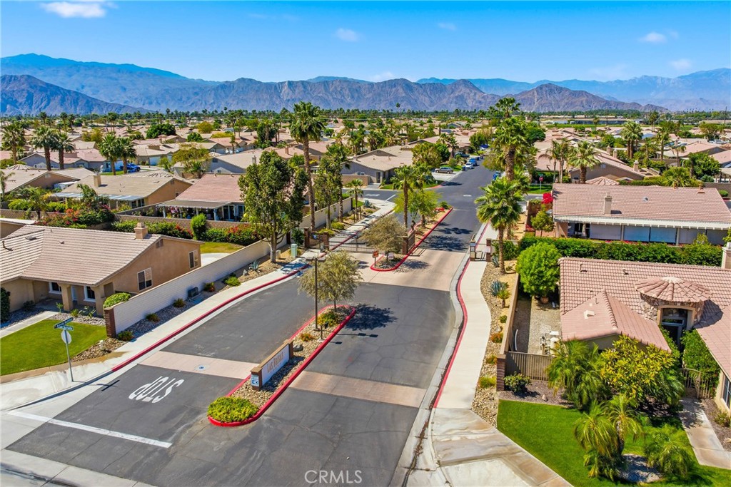 81411 Avenida Alamitos