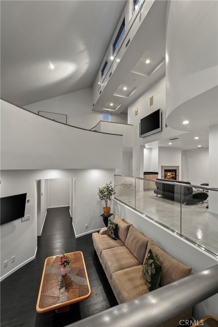 385 S Via Montanera