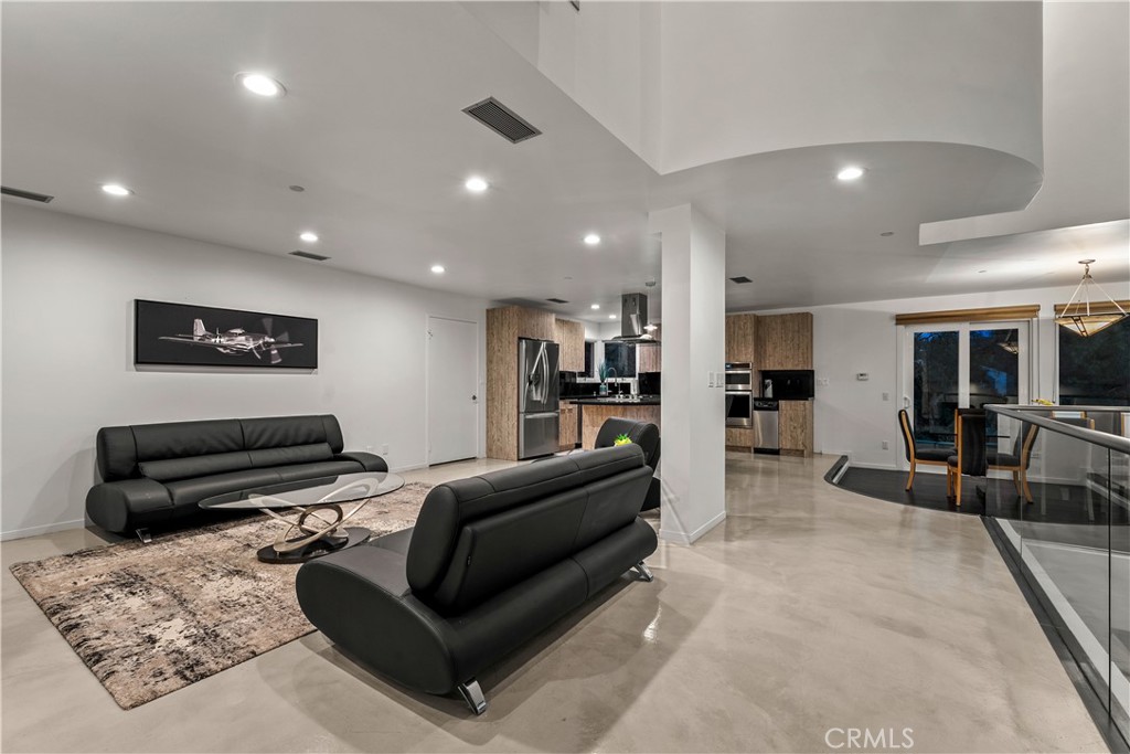 385 S Via Montanera