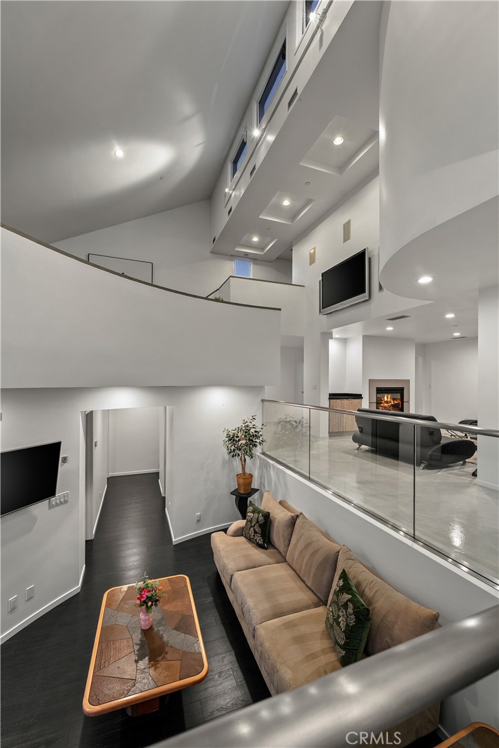 385 S Via Montanera