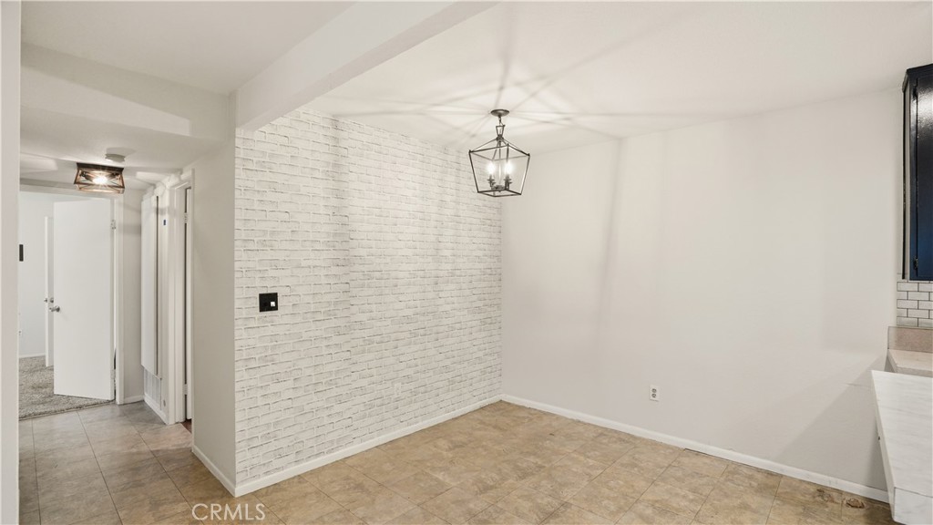 1101 W Macarthur