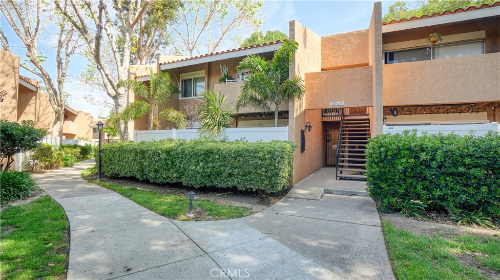 1101 W Macarthur