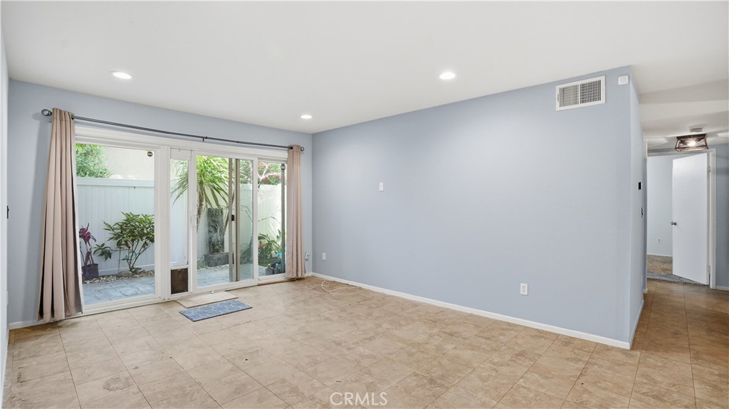 1101 W Macarthur