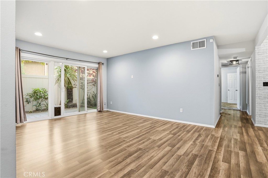 1101 W Macarthur