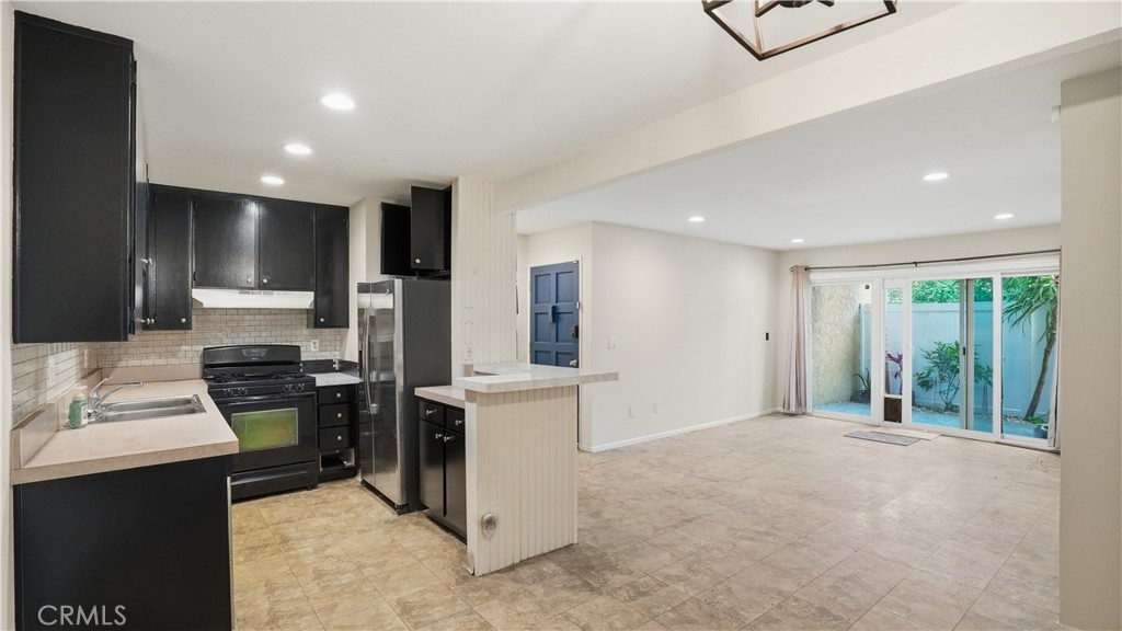 1101 W Macarthur