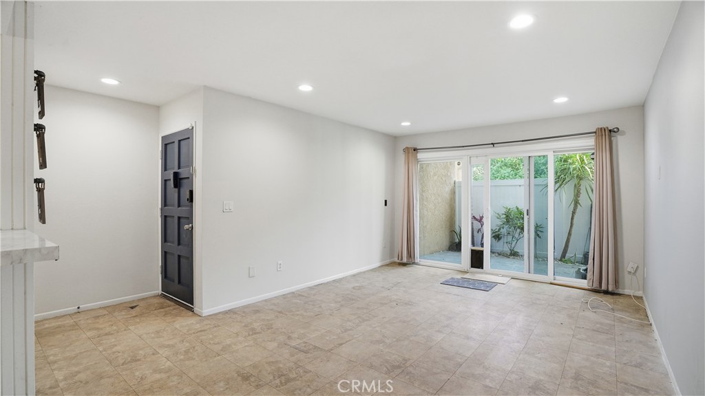 1101 W Macarthur