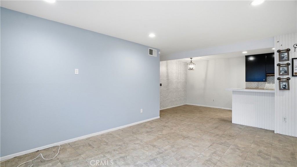 1101 W Macarthur