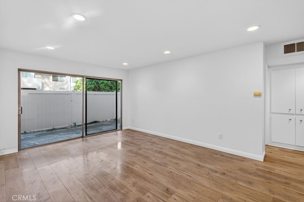 1101 W MacArthur Boulevard 287